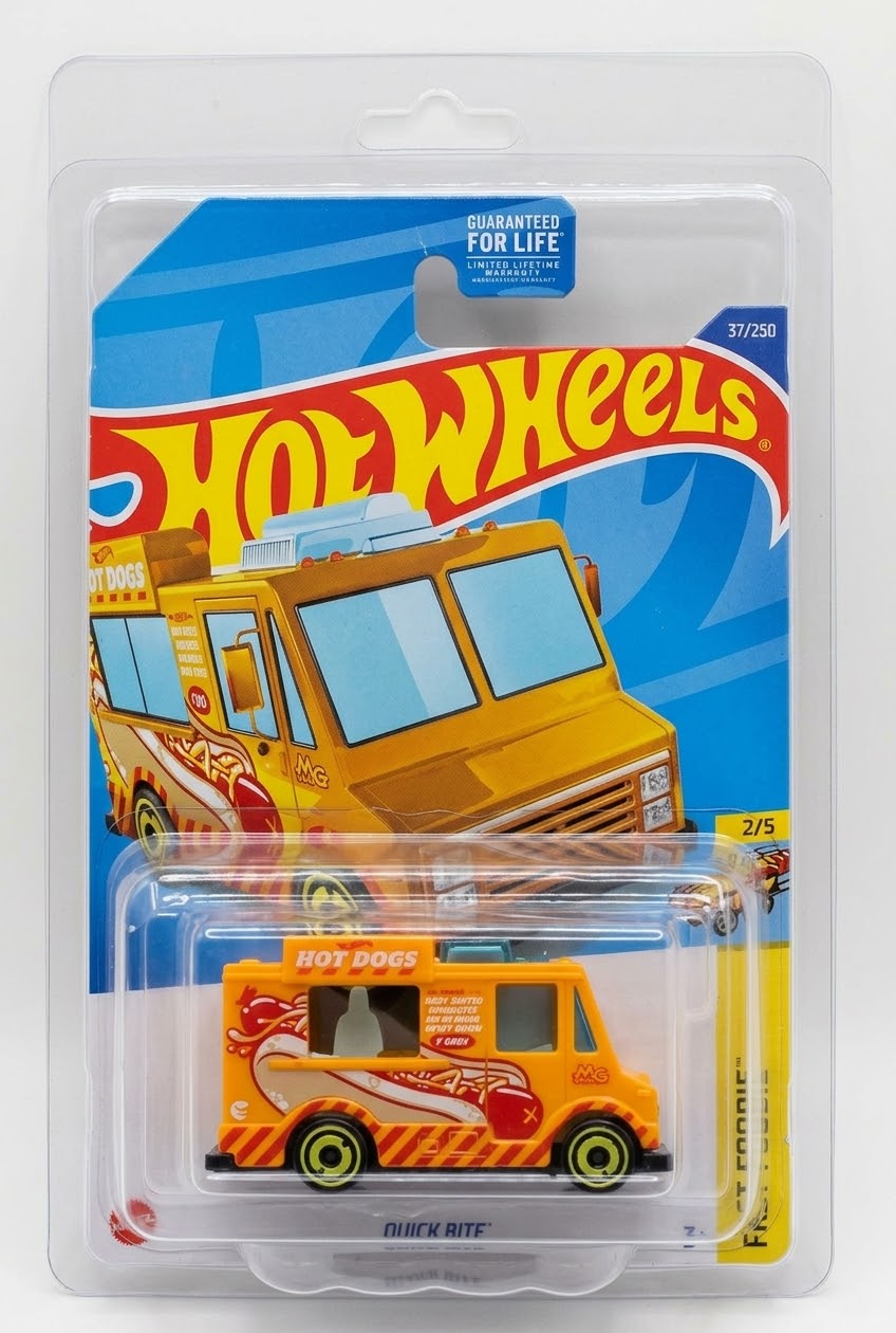 Hot Wheels Quick Bite Treasure Hunt, Protector Included