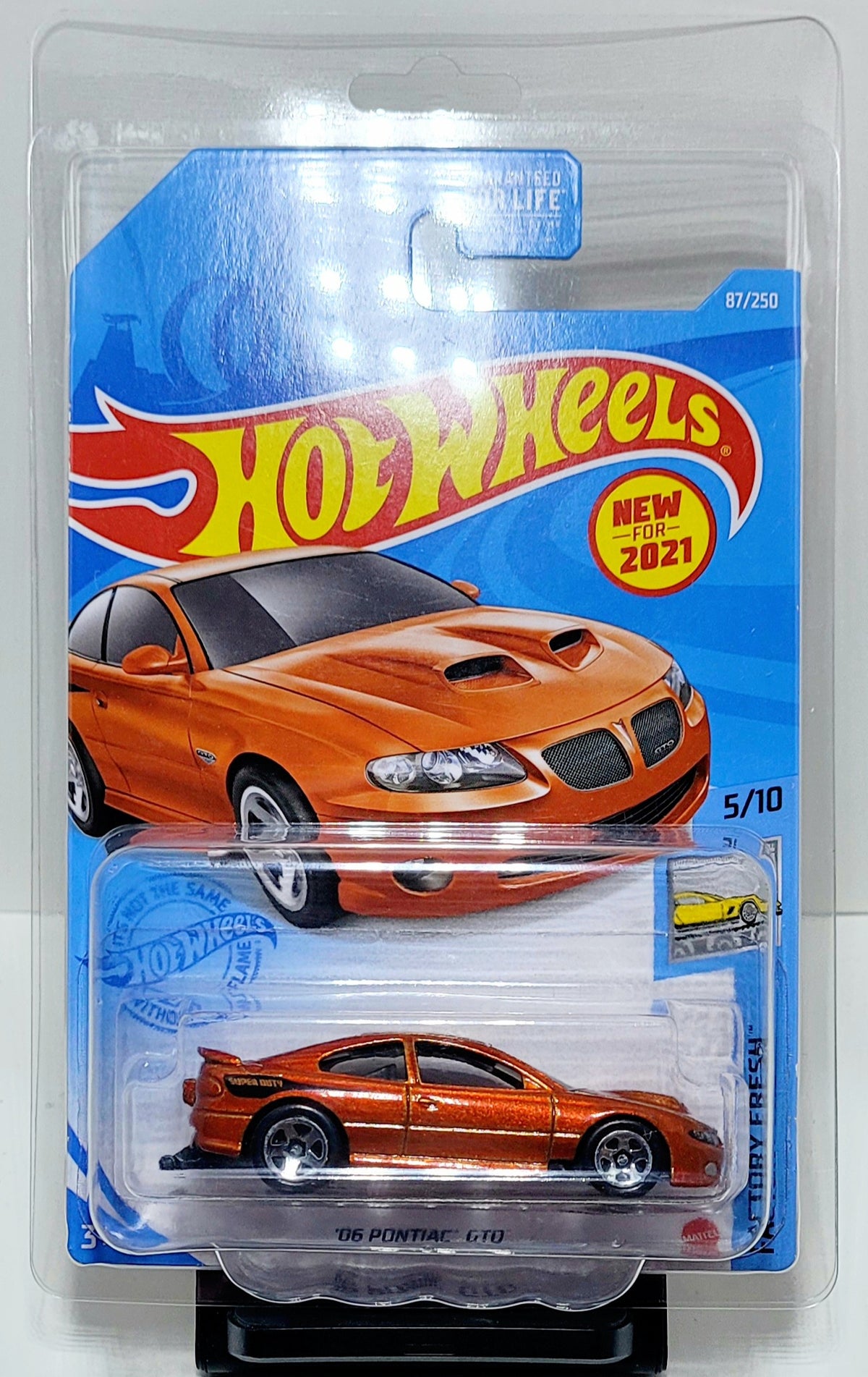 Hot Wheels Factory Fresh '06 Pontiac GTO, Protector Included
