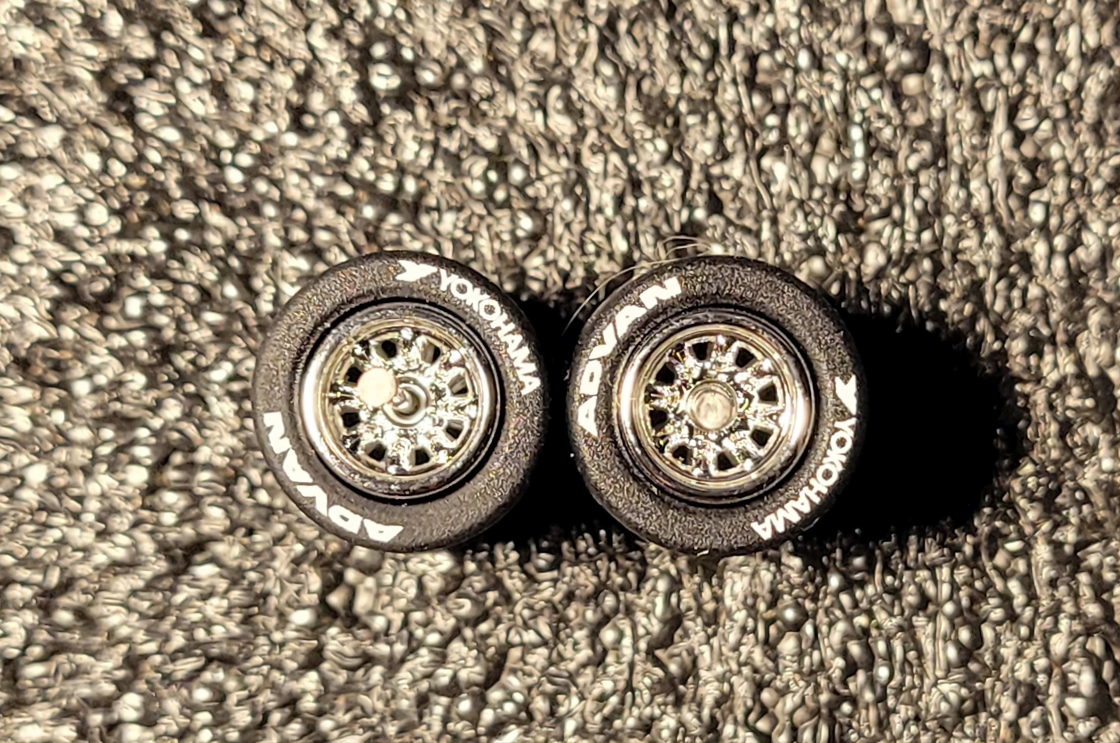 1:64 Wheels, R2 Advan/Yokohama